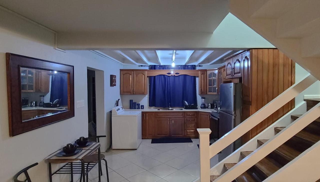 Cheerful 2 - Bedroom Townhouse With Free Parking In New Kingston Exterior foto
